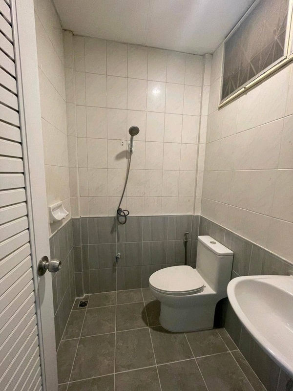 ขาย บ้านทาวน์เฮาส์ 2 ชั้น หมู่บ้านสินธานี2 ซ.รามอินทรา119 ติดถนนใหญ่ ใกล้รถไฟฟ้า โทร 0863754112